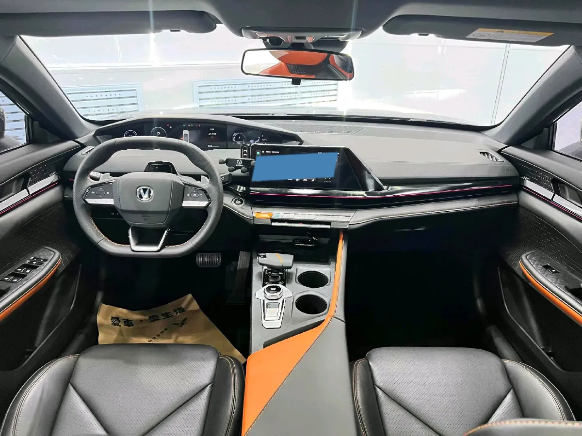 2022 ChangAn UNI-V 1.5T 188HP L4 7DCT,autocango,china used car exporter,china ev exporter,chinese used car exporter,chinese used ev exporter