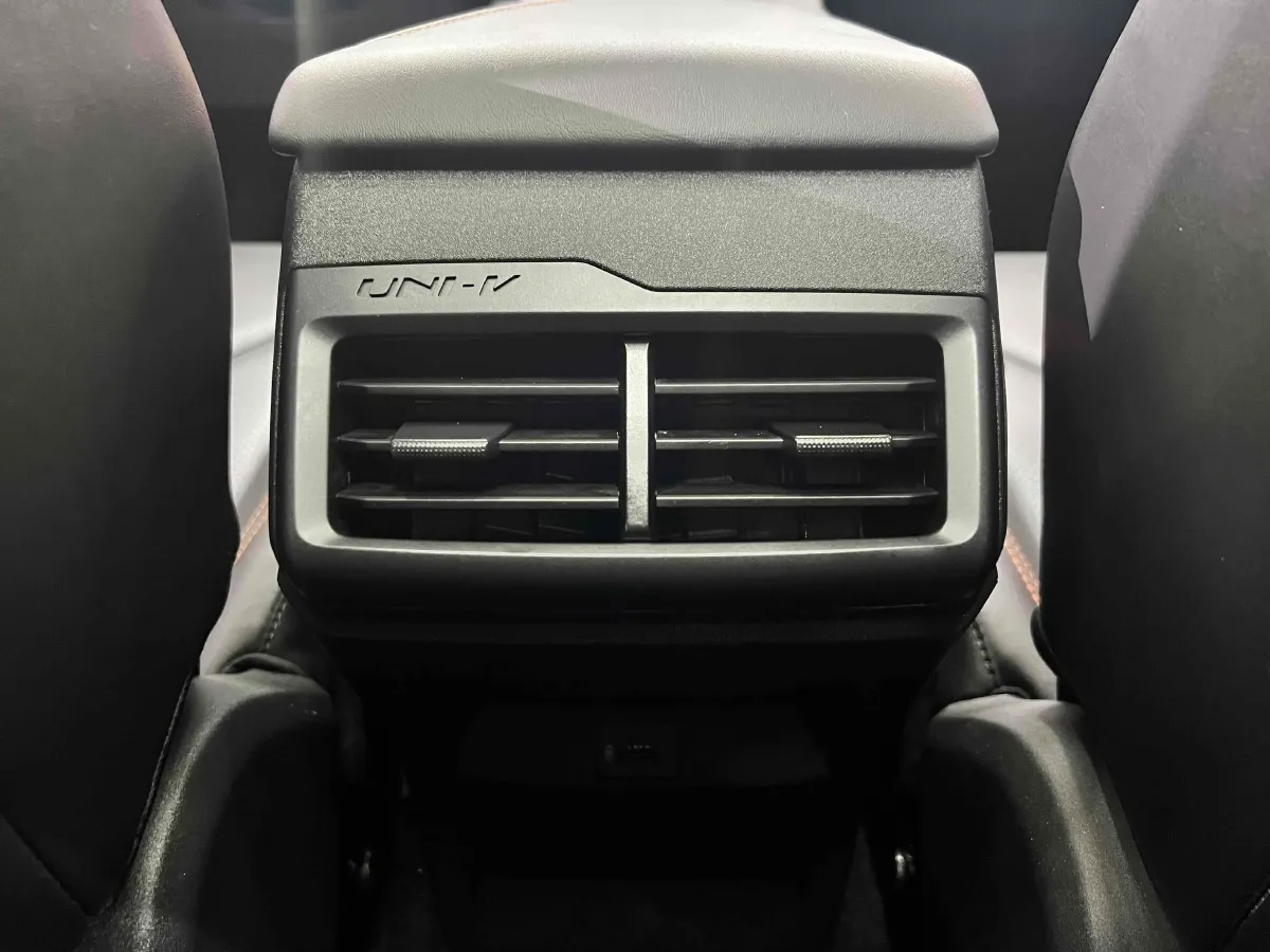 2022 ChangAn UNI-V 1.5T 188HP L4 7DCT,autocango,china used car exporter,china ev exporter,chinese used car exporter,chinese used ev exporter