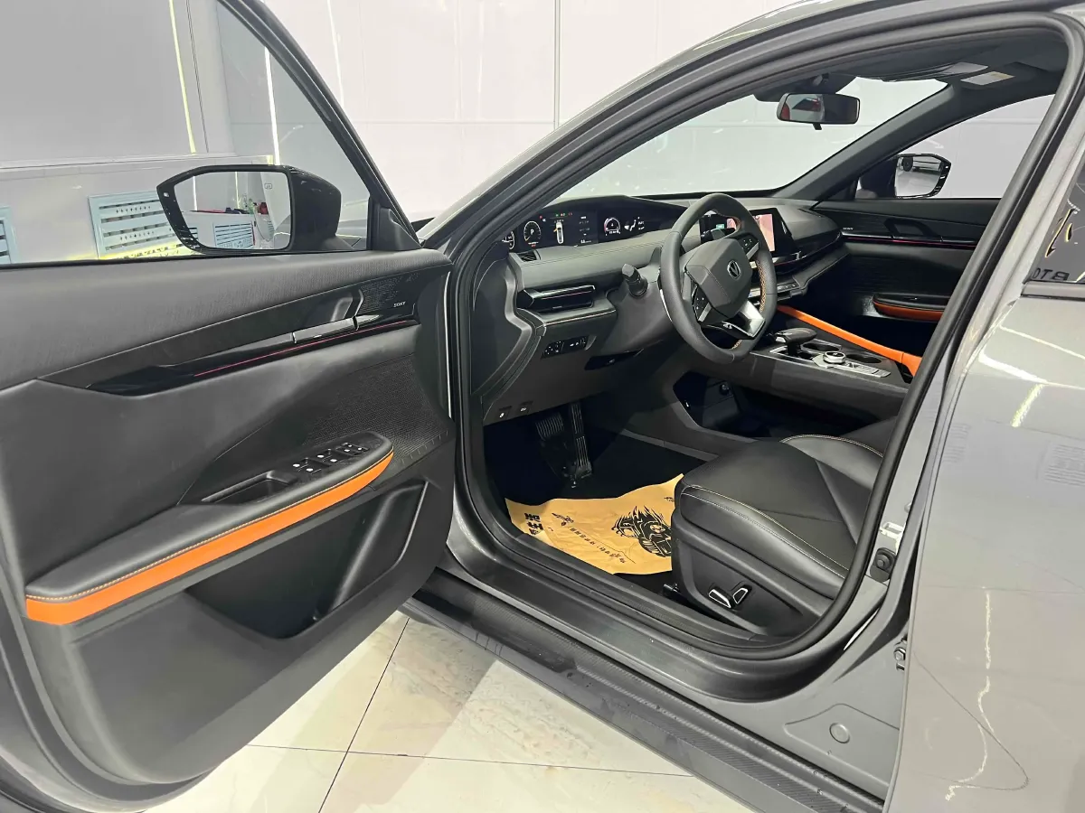 2022 ChangAn UNI-V 1.5T 188HP L4 7DCT,autocango,china used car exporter,china ev exporter,chinese used car exporter,chinese used ev exporter