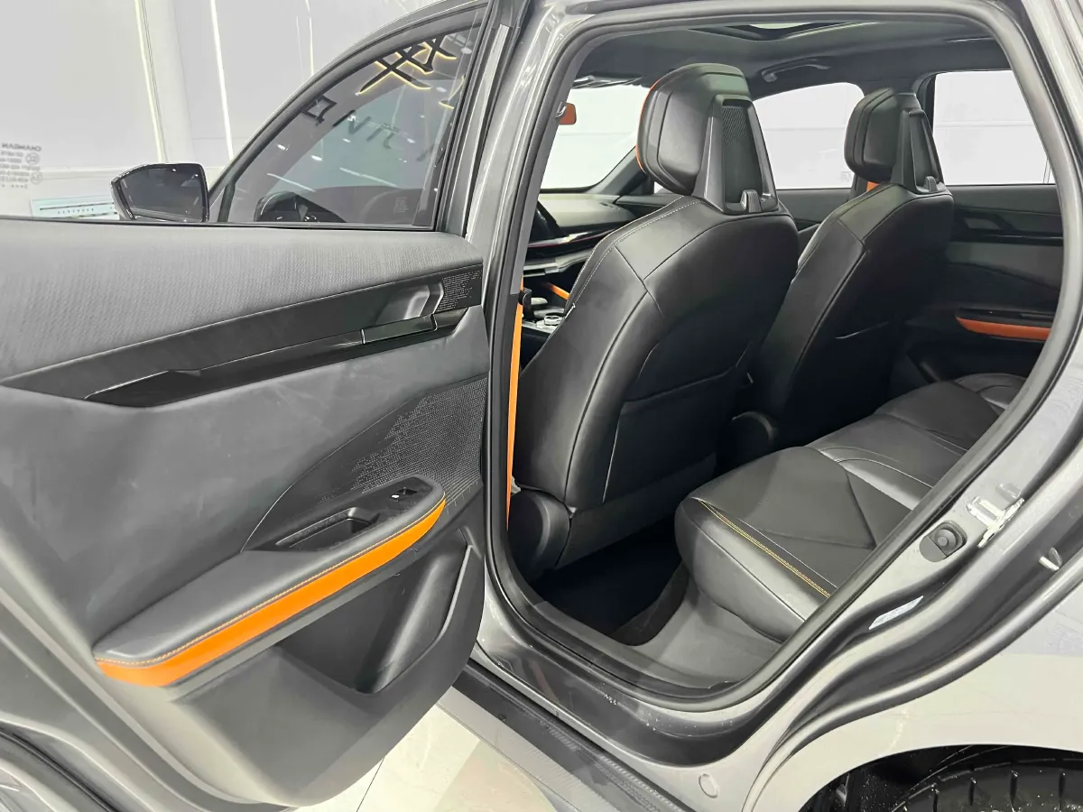 2022 ChangAn UNI-V 1.5T 188HP L4 7DCT,autocango,china used car exporter,china ev exporter,chinese used car exporter,chinese used ev exporter