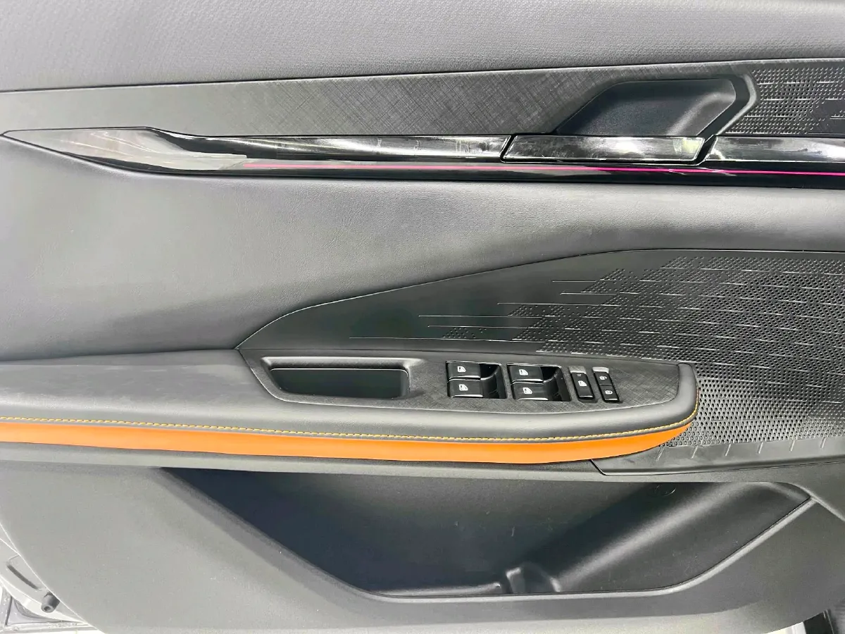 2022 ChangAn UNI-V 1.5T 188HP L4 7DCT,autocango,china used car exporter,china ev exporter,chinese used car exporter,chinese used ev exporter