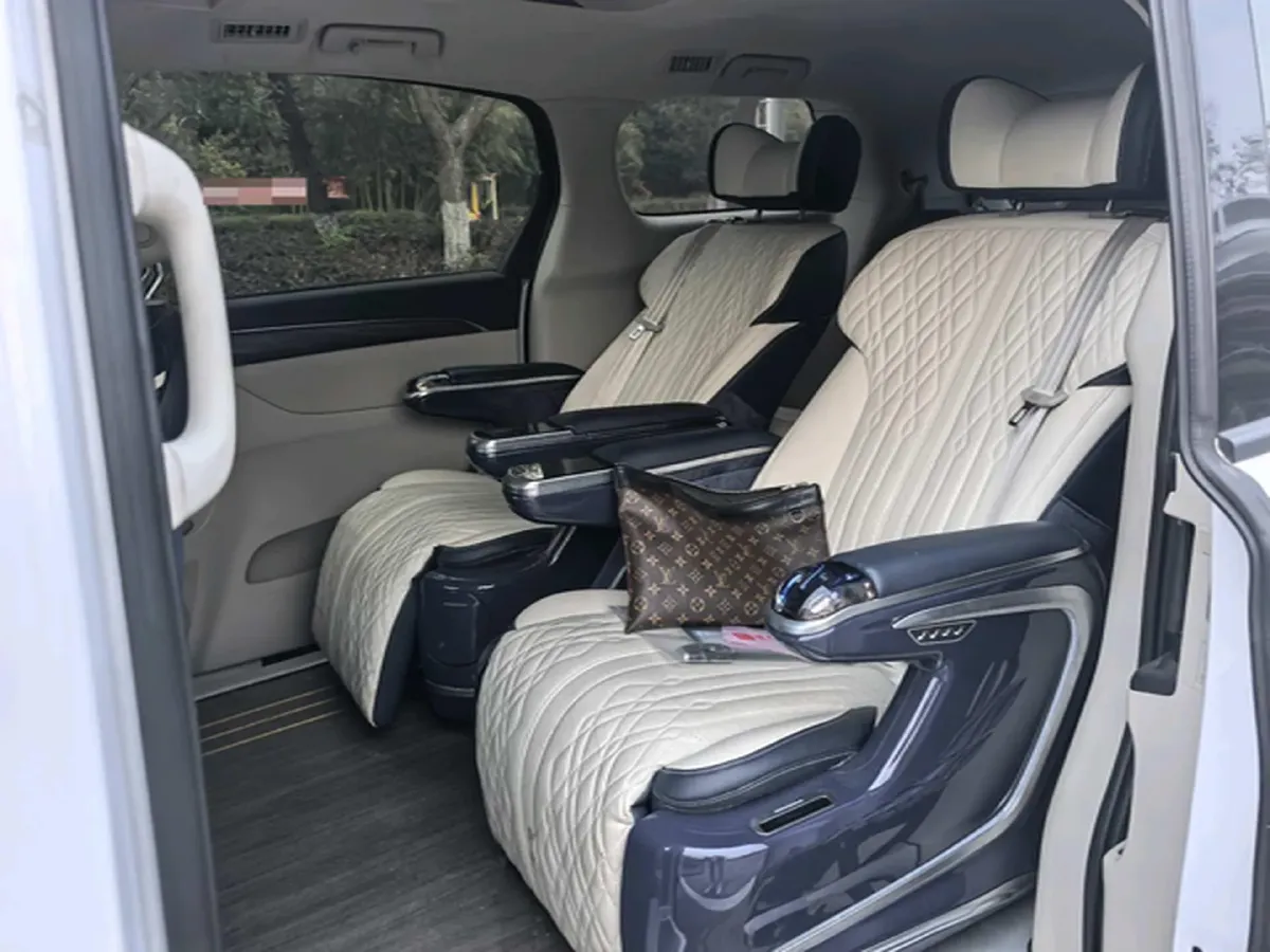 2022 Buick GL8 2.0T 237HP L4 9AT,autocango,china used car exporter,china ev exporter,chinese used car exporter,chinese used ev exporter