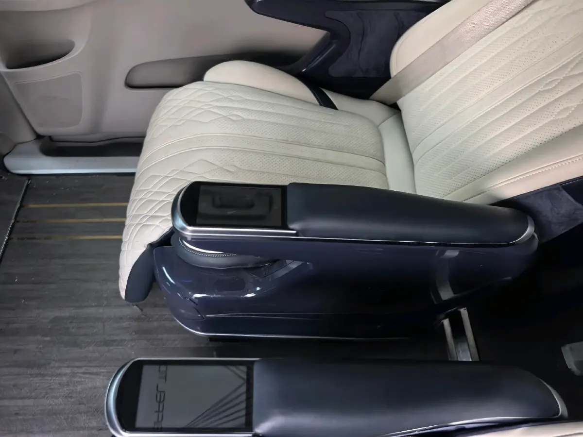 2022 Buick GL8 2.0T 237HP L4 9AT,autocango,china used car exporter,china ev exporter,chinese used car exporter,chinese used ev exporter