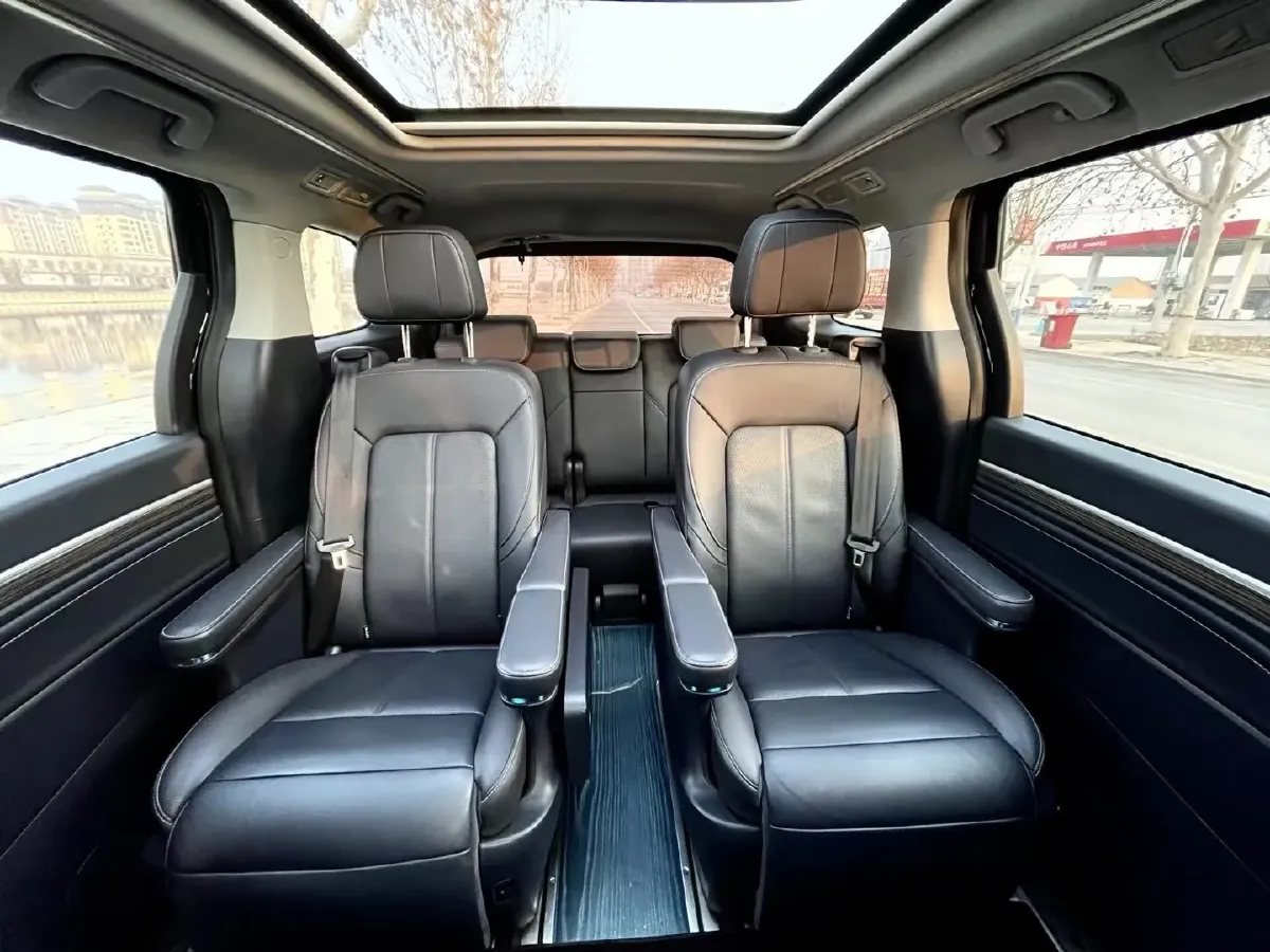 2021 GAC Trumpchi M8 2.0T 252HP L4 8AT,autocango,china used car exporter,china ev exporter,chinese used car exporter,chinese used ev exporter