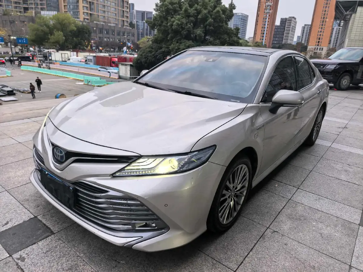 2019 Toyota Camry 2.5L 178HP L4 E-CVT Hybrid