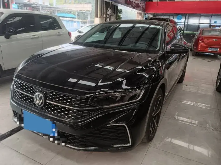 2024 Volkswagen Passat 2.0T 220HP L4 7DCT