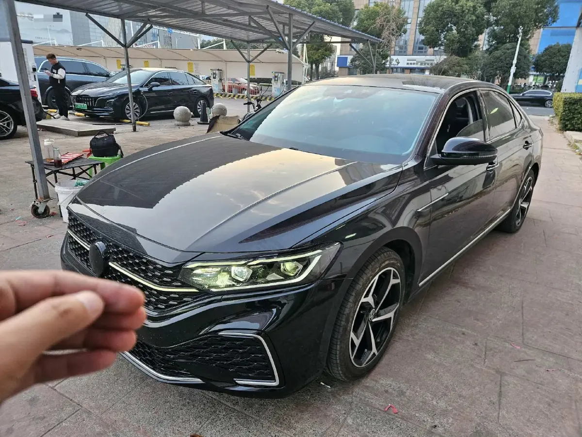 2023 Volkswagen Passat 2.0T 186HP L4 7DCT