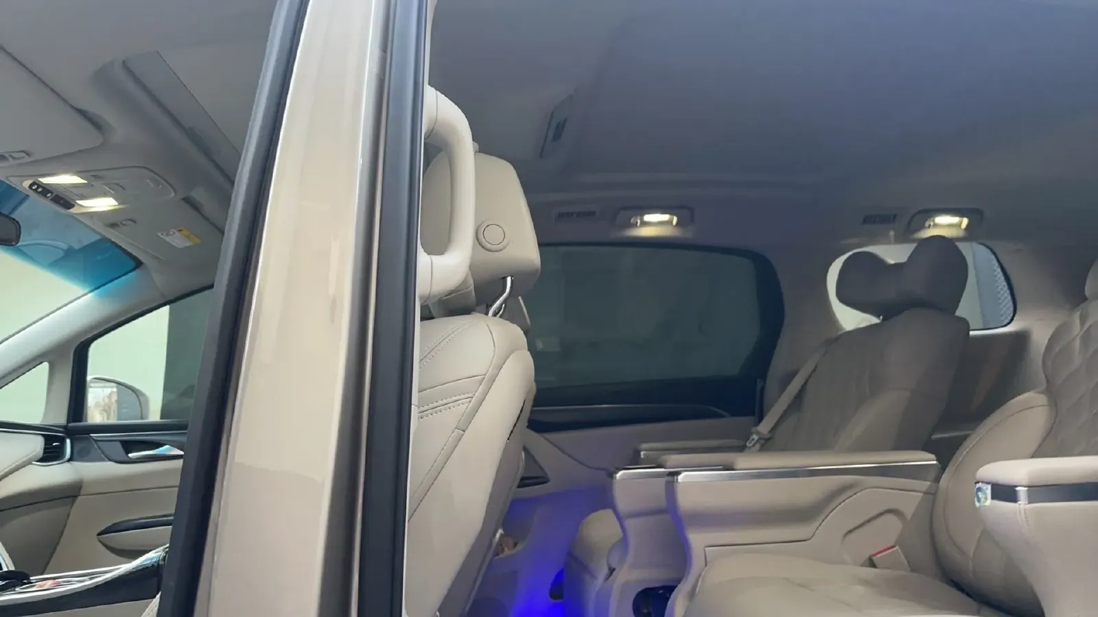 2023 Buick GL8 2.0T 237HP L4 9AT,autocango,china used car exporter,china ev exporter,chinese used car exporter,chinese used ev exporter