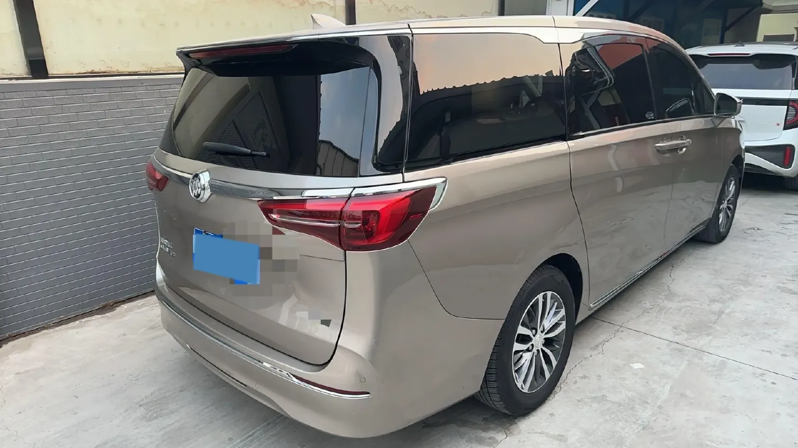 2023 Buick GL8 2.0T 237HP L4 9AT,autocango,china used car exporter,china ev exporter,chinese used car exporter,chinese used ev exporter