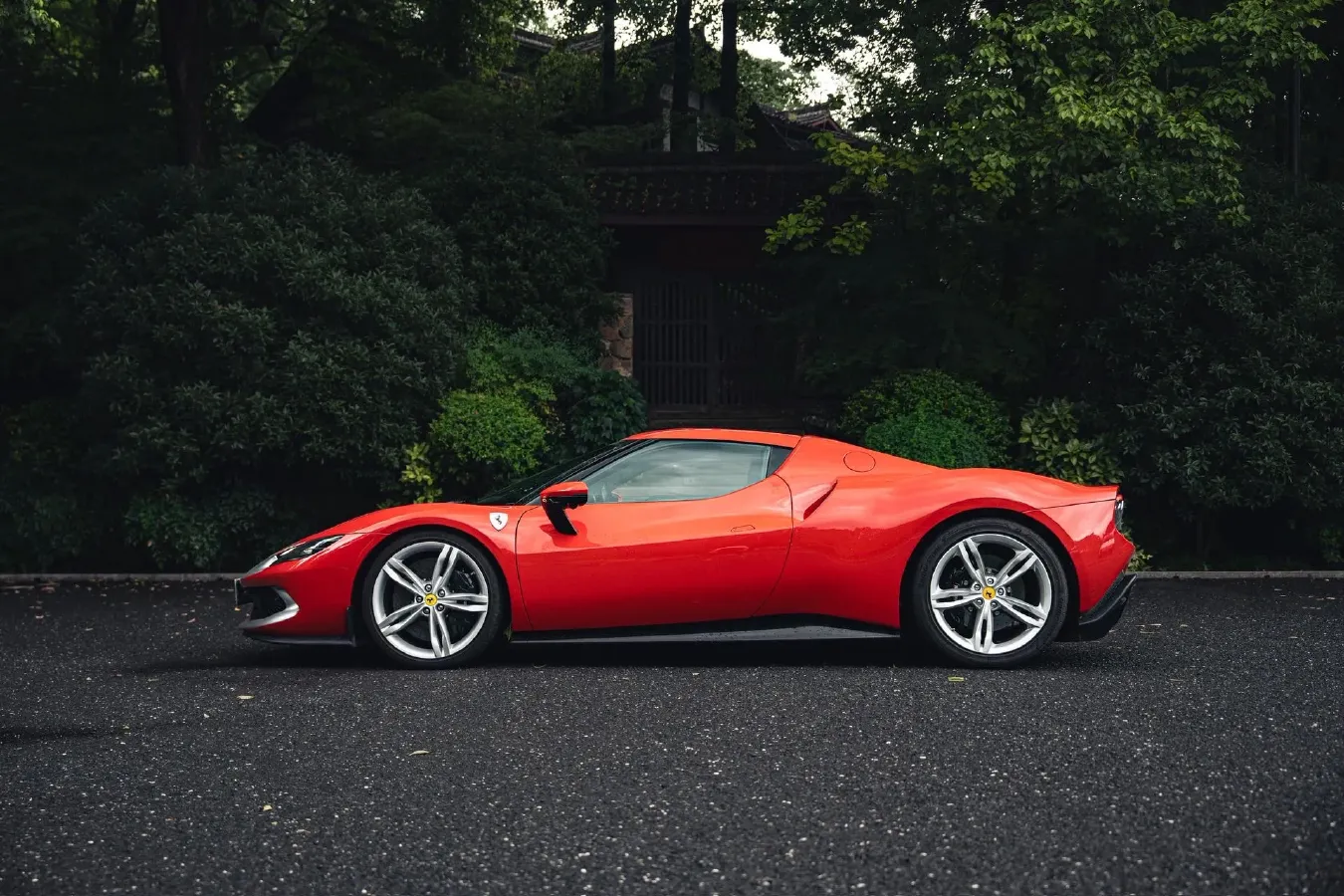 2021 Ferrari 296 3.0T 663HP V6 8DCT PHEV 7.45KWH,autocango,china used car exporter,china ev exporter,chinese used car exporter,chinese used ev exporter