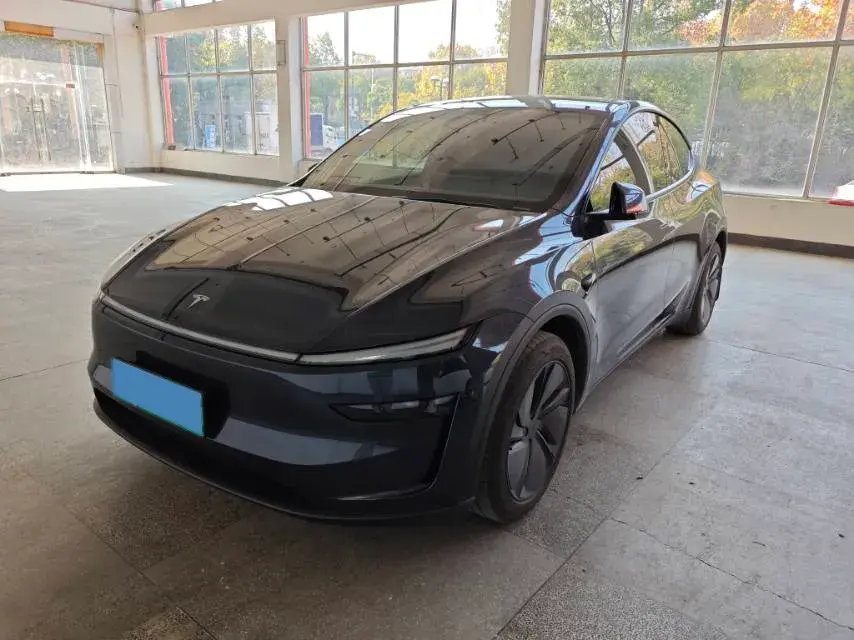 2025 Tesla Model Y BEV 62.5KWH