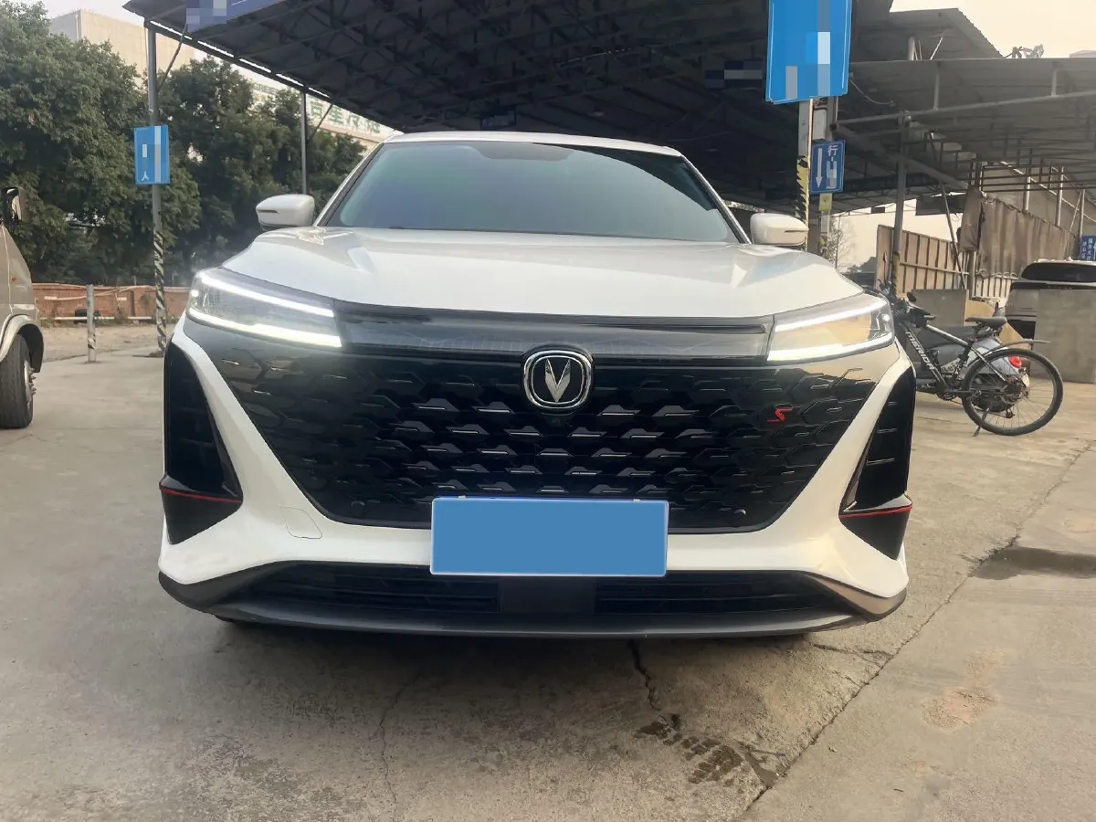 2022 ChangAn CS75 Plus 1.5T 188HP L4 8AT,autocango,china used car exporter,china ev exporter,chinese used car exporter,chinese used ev exporter