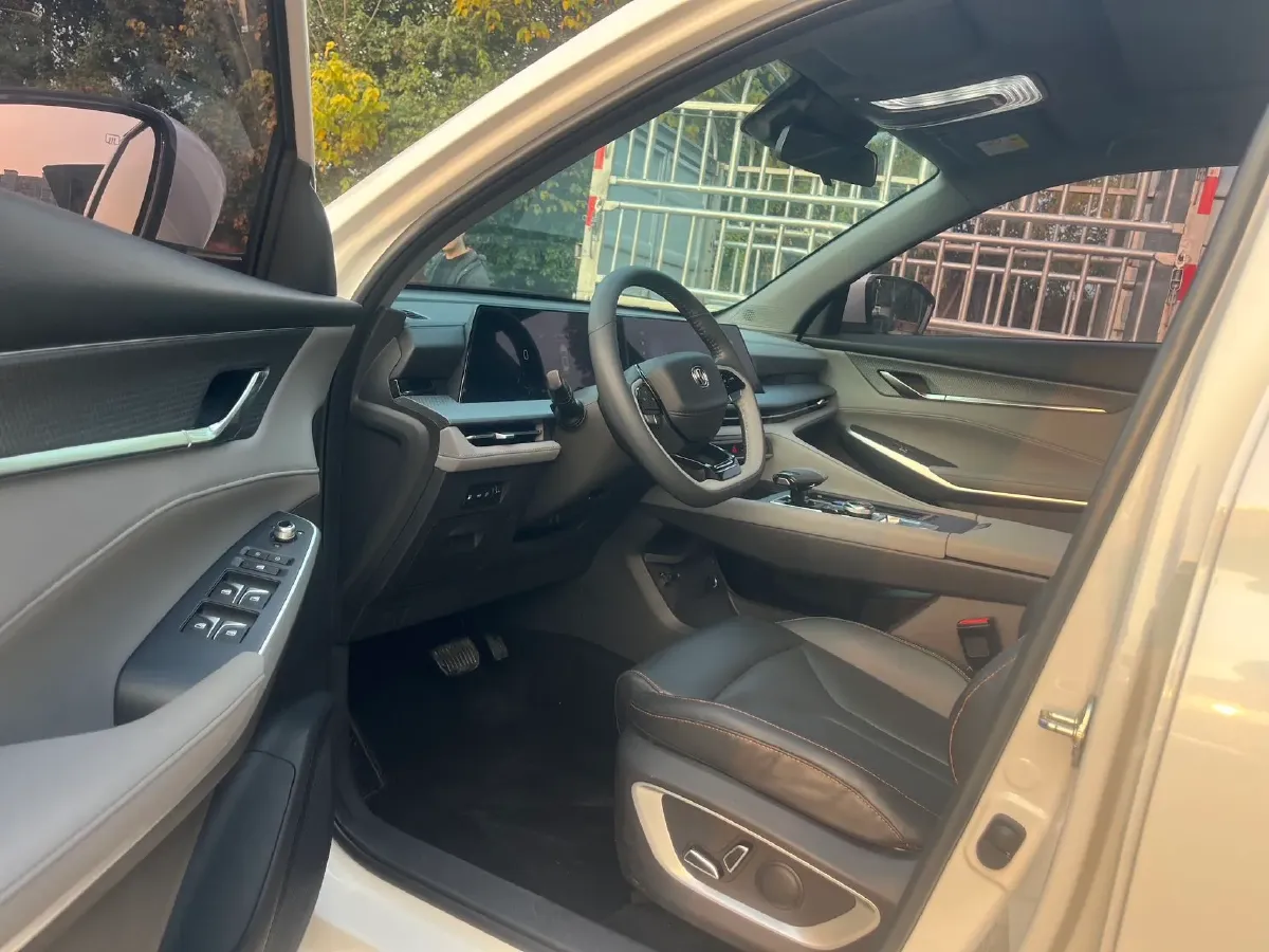 2022 ChangAn CS75 Plus 1.5T 188HP L4 8AT,autocango,china used car exporter,china ev exporter,chinese used car exporter,chinese used ev exporter