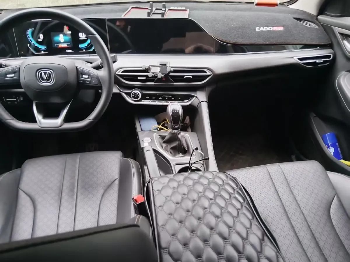 2021 ChangAn Eado 1.6L 128HP L4 5MT,autocango,china used car exporter,china ev exporter,chinese used car exporter,chinese used ev exporter