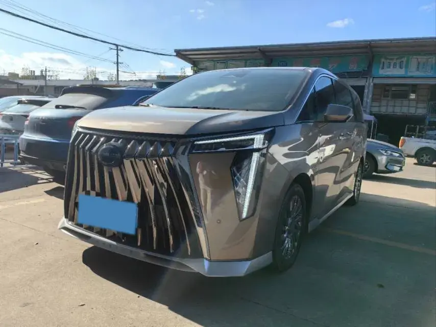 2023 GAC Trumpchi M8 2.0T 190HP L4 E-CVT Hybrid