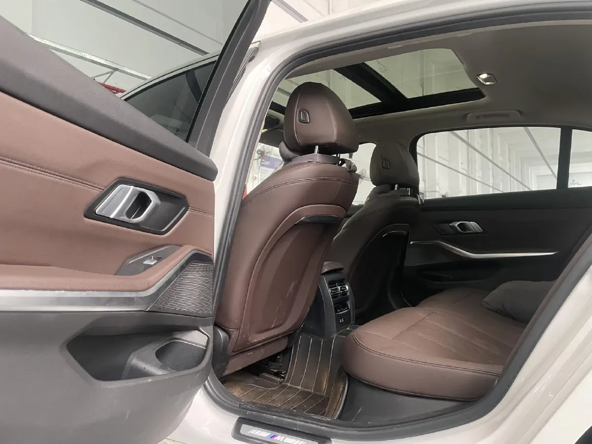 2022 BMW 3 Series 2.0T 156HP L4 8AT,autocango,china used car exporter,china ev exporter,chinese used car exporter,chinese used ev exporter