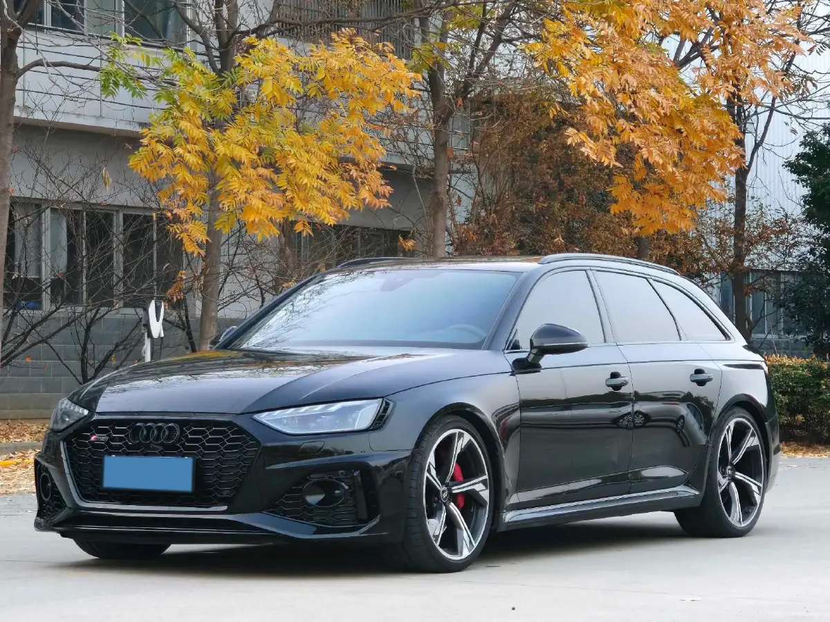 2022 Audi RS 4 2.9T 450HP V6 8AT