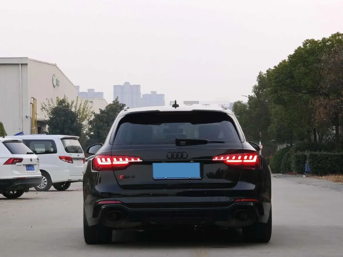 2022 Audi RS 4 2.9T 450HP V6 8AT,autocango,china used car exporter,china ev exporter,chinese used car exporter,chinese used ev exporter