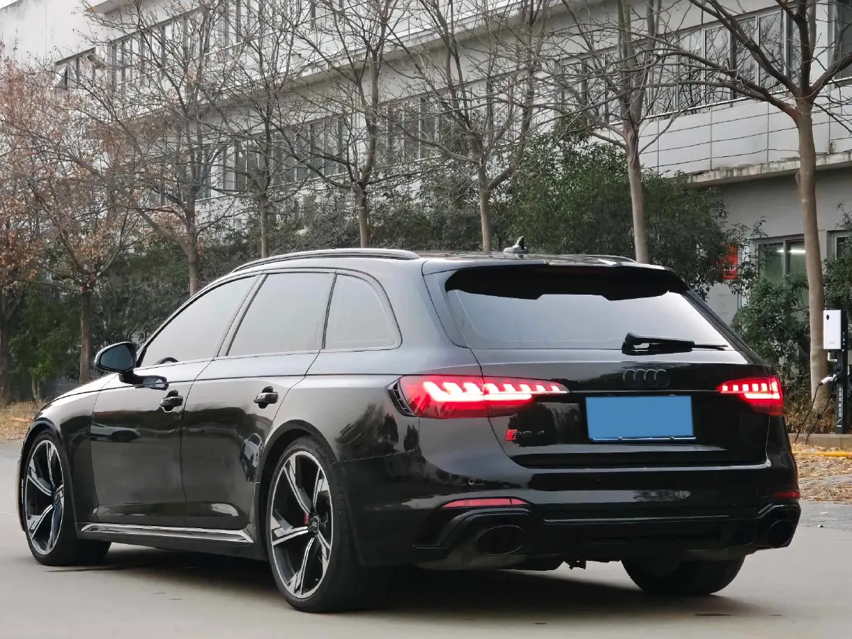 2022 Audi RS 4 2.9T 450HP V6 8AT,autocango,china used car exporter,china ev exporter,chinese used car exporter,chinese used ev exporter