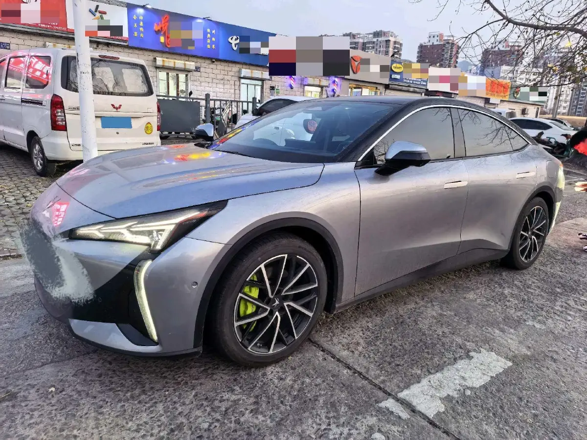 2025 ARCFOX αS5 BEV