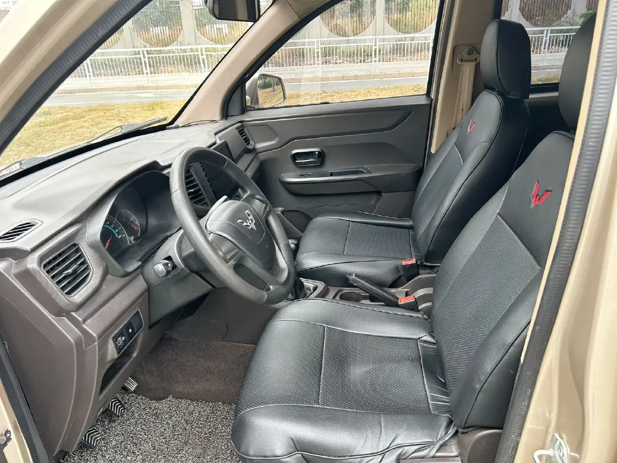 2019 WuLing HongGuang V 1.5L 99HP L4 6MT,autocango,china used car exporter,china ev exporter,chinese used car exporter,chinese used ev exporter