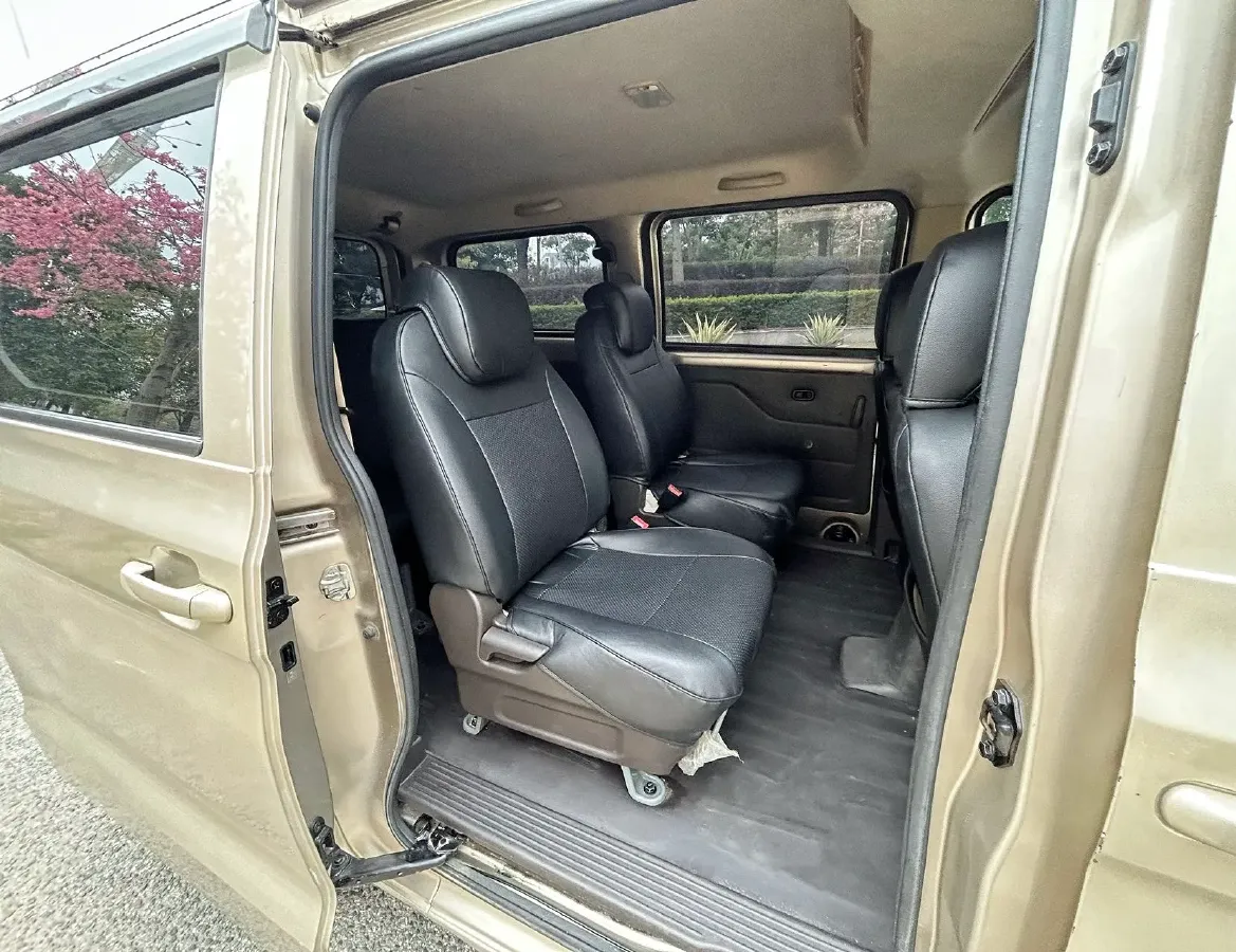 2019 WuLing HongGuang V 1.5L 99HP L4 6MT,autocango,china used car exporter,china ev exporter,chinese used car exporter,chinese used ev exporter