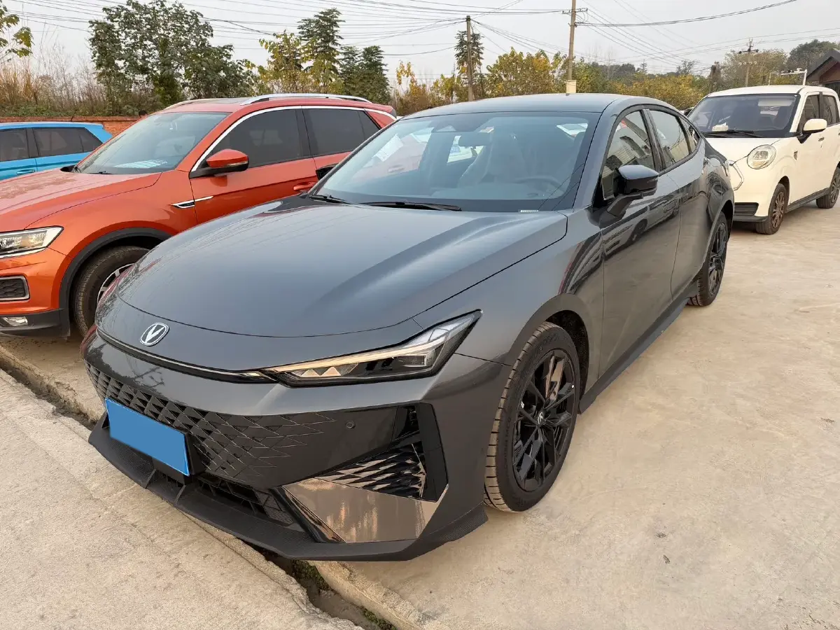 2025 ChangAn UNI-V 1.5T 192HP L4 7DCT