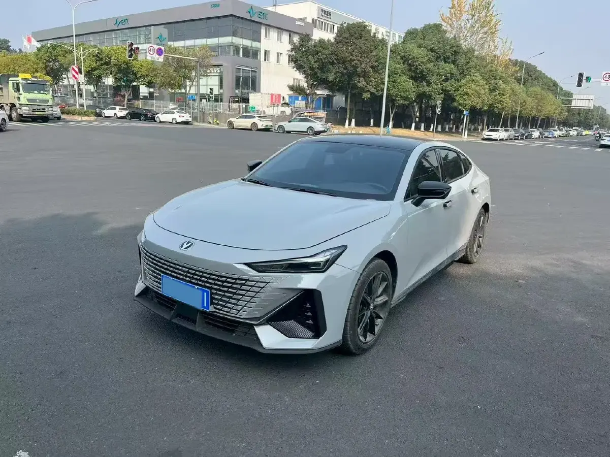 2023 ChangAn UNI-V 1.5T 188HP L4 7DCT
