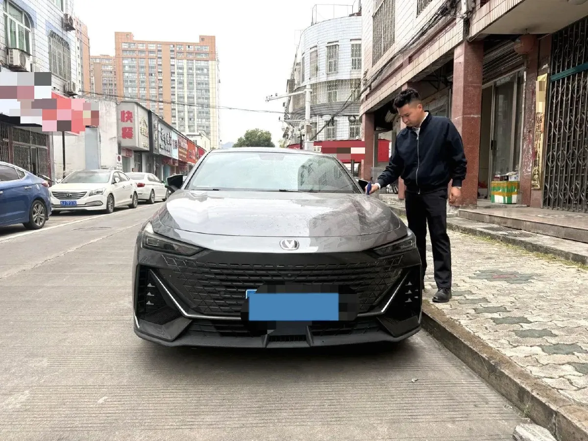 2022 ChangAn UNI-V 1.5T 188HP L4 7DCT,autocango,china used car exporter,china ev exporter,chinese used car exporter,chinese used ev exporter