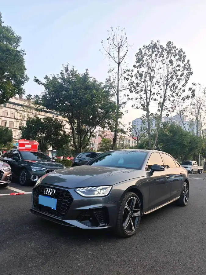 2025 Audi A4L 2.0T 190HP L4 7DCT