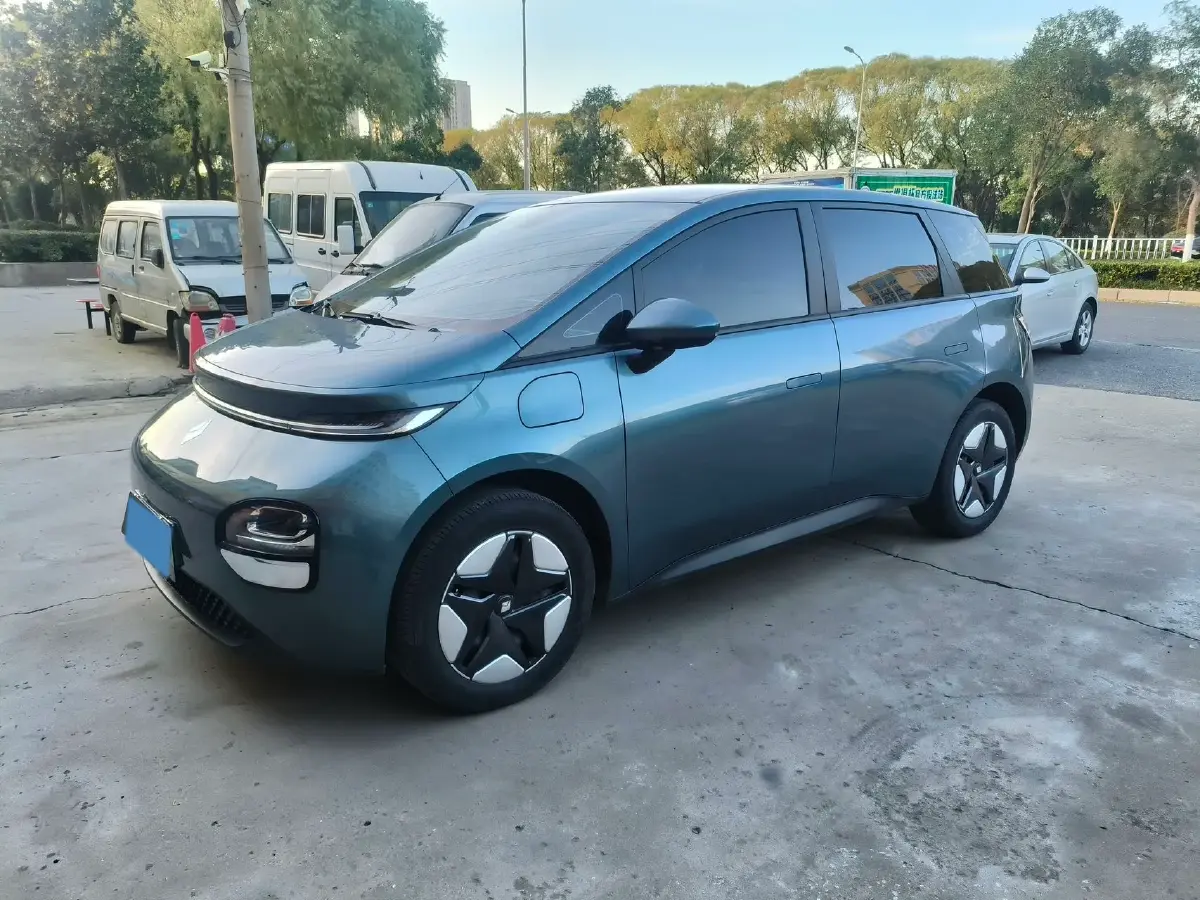2023 BaoJun Cloud BEV 37.9KWH