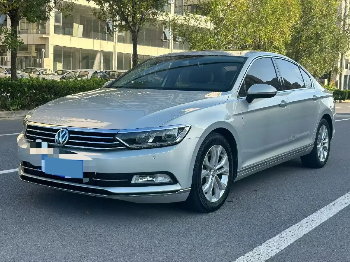 2017 Volkswagen Magotan 2.0T 220HP L4 7DCT 2017 Volkswagen Magotan 2.0T 220HP L4 7DCT