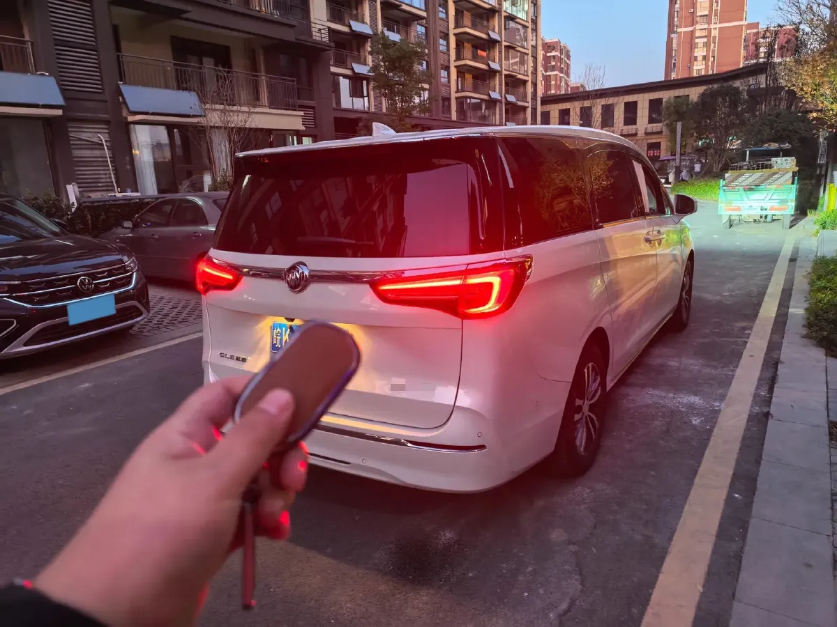 2023 Buick GL8 2.0T 237HP L4 9AT,autocango,china used car exporter,china ev exporter,chinese used car exporter,chinese used ev exporter