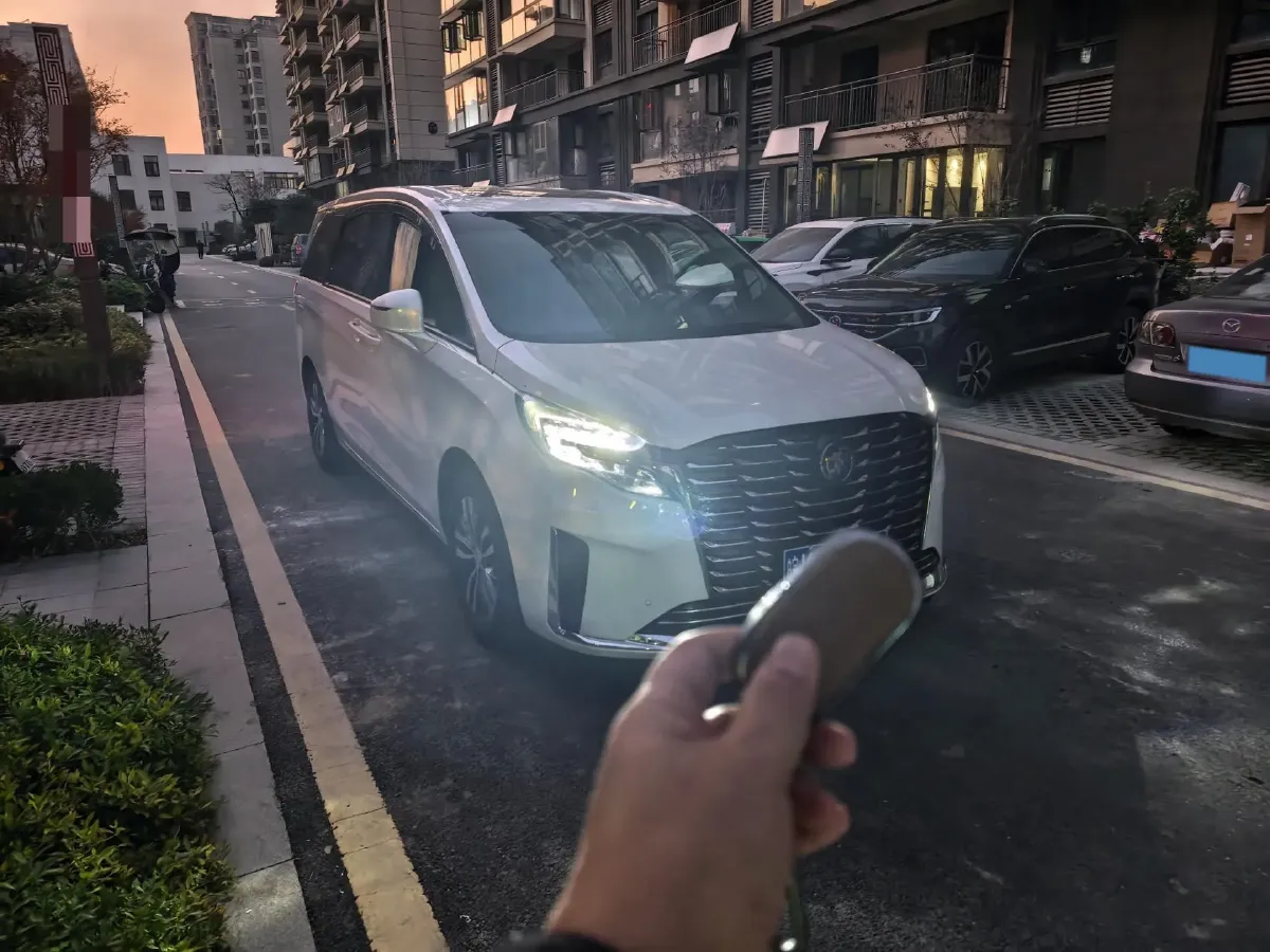 2023 Buick GL8 2.0T 237HP L4 9AT,autocango,china used car exporter,china ev exporter,chinese used car exporter,chinese used ev exporter