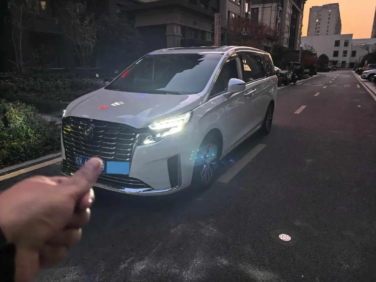 2023 Buick GL8 2.0T 237HP L4 9AT,autocango,china used car exporter,china ev exporter,chinese used car exporter,chinese used ev exporter