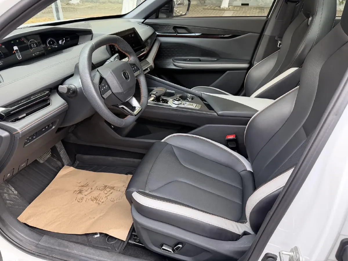 2023 ChangAn UNI-V 1.5T 188HP L4 7DCT,autocango,china used car exporter,china ev exporter,chinese used car exporter,chinese used ev exporter