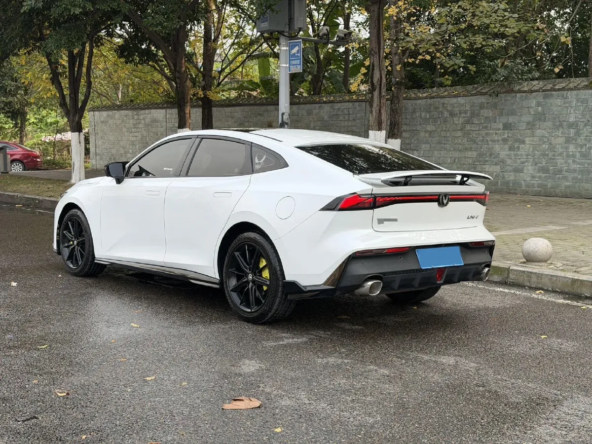 2023 ChangAn UNI-V 1.5T 188HP L4 7DCT,autocango,china used car exporter,china ev exporter,chinese used car exporter,chinese used ev exporter