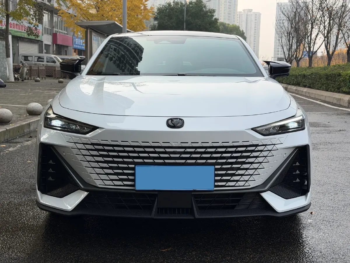 2023 ChangAn UNI-V 1.5T 188HP L4 7DCT,autocango,china used car exporter,china ev exporter,chinese used car exporter,chinese used ev exporter