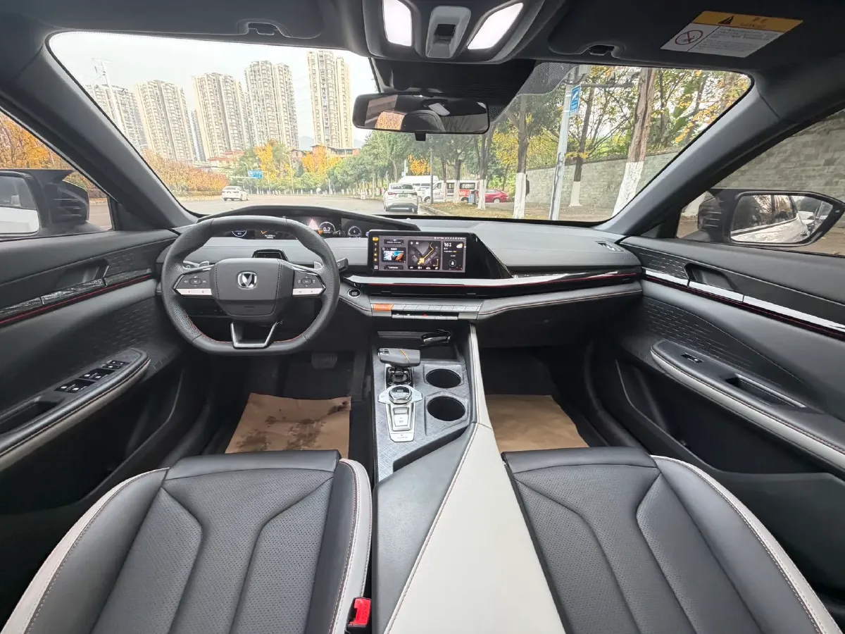 2023 ChangAn UNI-V 1.5T 188HP L4 7DCT,autocango,china used car exporter,china ev exporter,chinese used car exporter,chinese used ev exporter