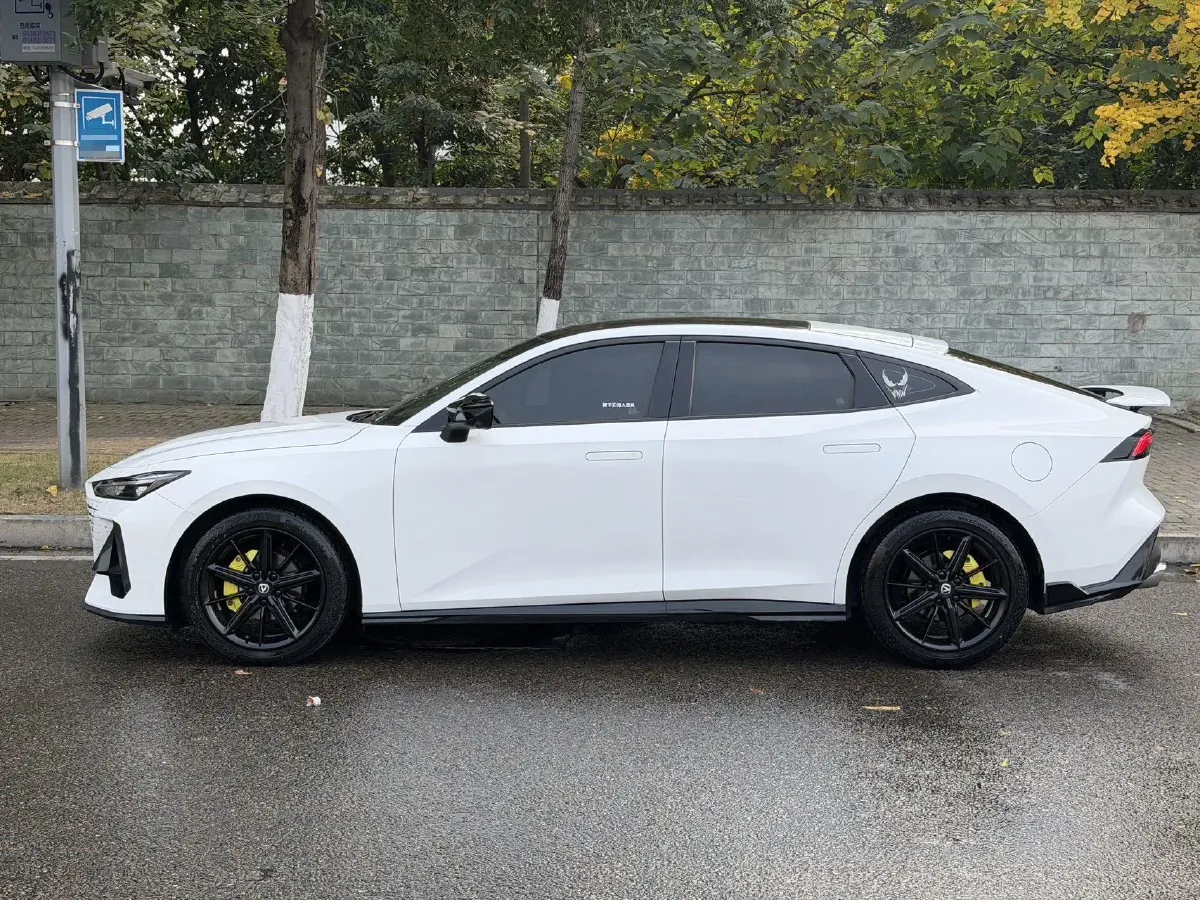 2023 ChangAn UNI-V 1.5T 188HP L4 7DCT,autocango,china used car exporter,china ev exporter,chinese used car exporter,chinese used ev exporter