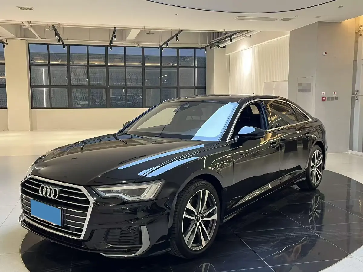 2022 Audi A6L 2.0T 190HP L4 7DCT