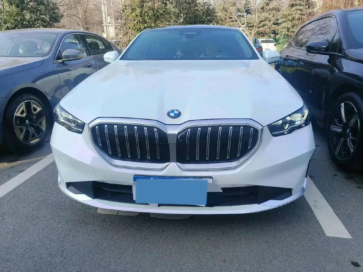2024 BMW 5 Series 2.0T 190HP L4 8AT,autocango,china used car exporter,china ev exporter,chinese used car exporter,chinese used ev exporter