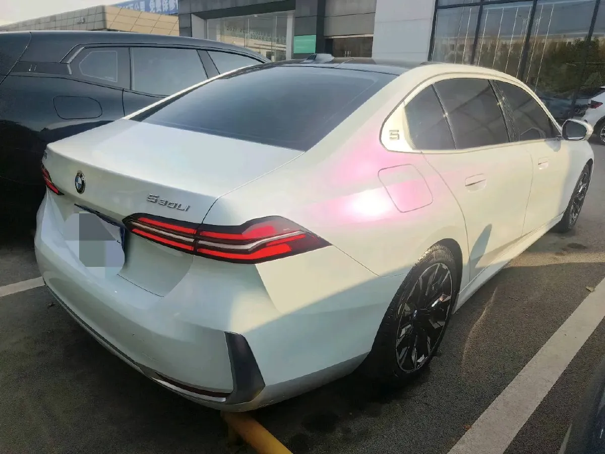 2024 BMW 5 Series 2.0T 190HP L4 8AT,autocango,china used car exporter,china ev exporter,chinese used car exporter,chinese used ev exporter