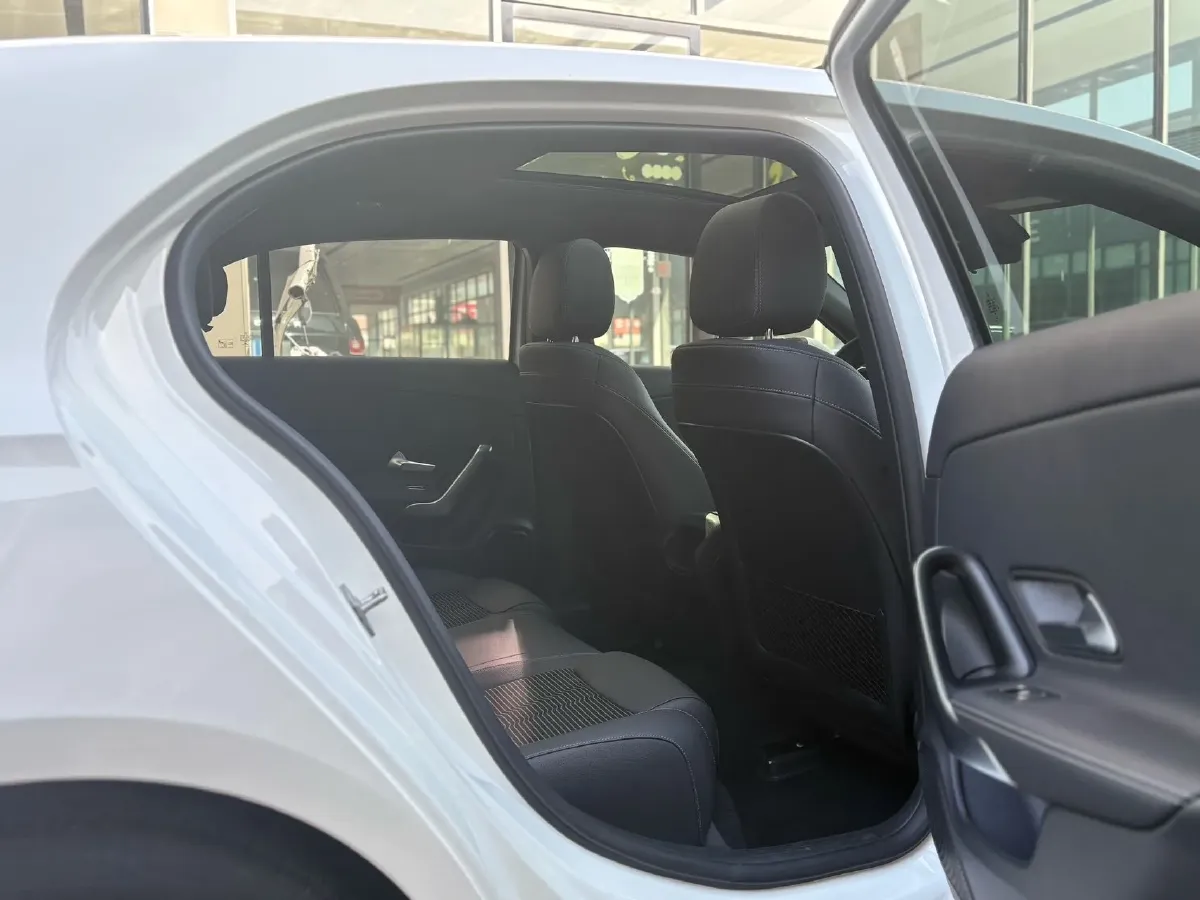 2019 Mercedes-Benz A Class 1.3T 163HP L4 7DCT,autocango,china used car exporter,china ev exporter,chinese used car exporter,chinese used ev exporter