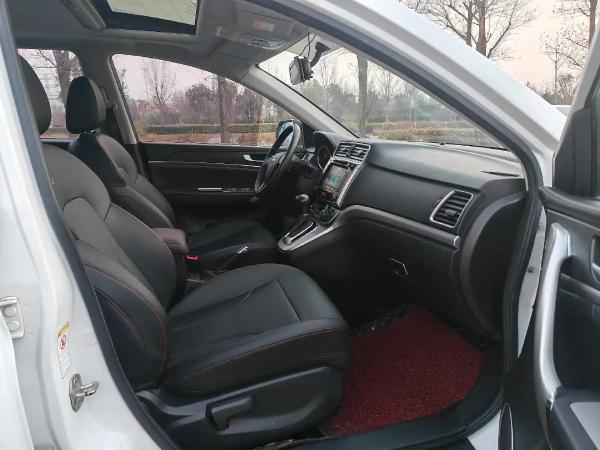 2017 Haval M6 1.5T 150HP L4 6AT,autocango,china used car exporter,china ev exporter,chinese used car exporter,chinese used ev exporter