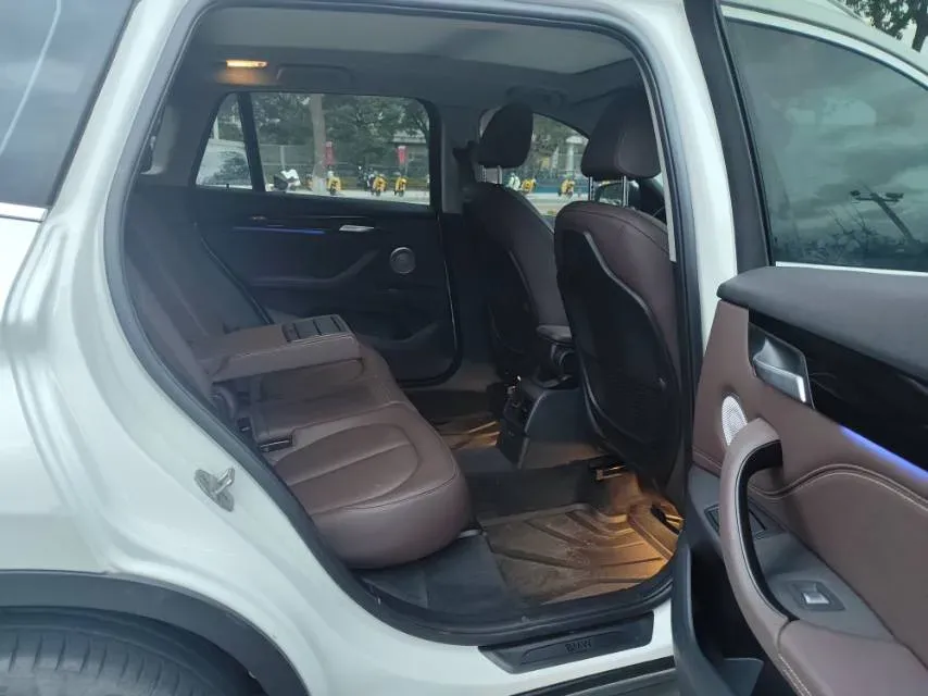 2021 BMW X1 2.0T 192HP L4 7DCT,autocango,china used car exporter,china ev exporter,chinese used car exporter,chinese used ev exporter