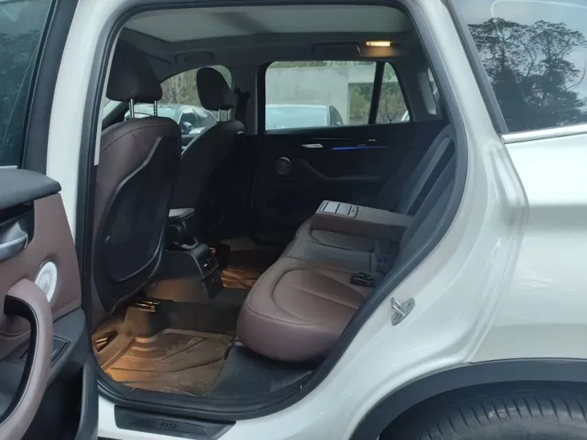 2021 BMW X1 2.0T 192HP L4 7DCT,autocango,china used car exporter,china ev exporter,chinese used car exporter,chinese used ev exporter