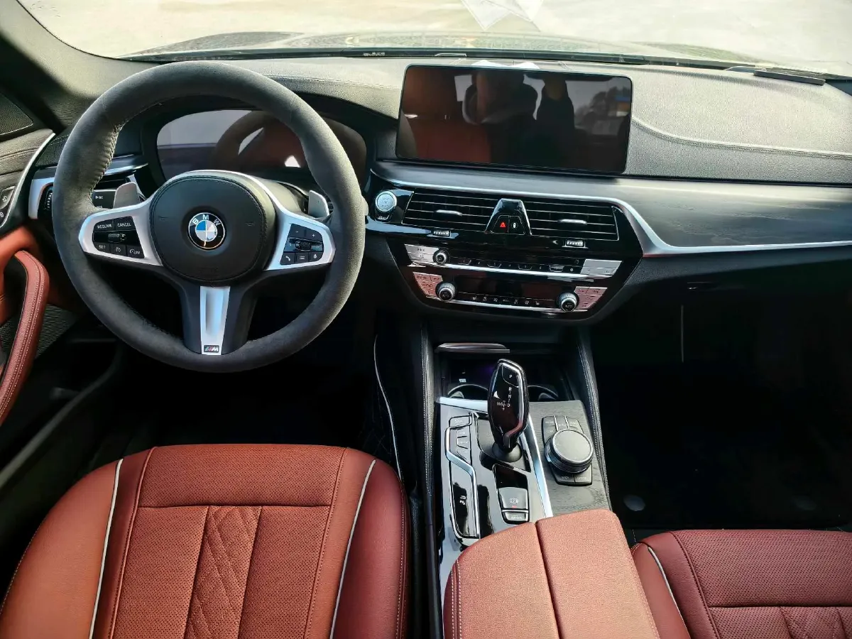 2021 BMW 5 Series 2.0T 252HP L4 8AT,autocango,china used car exporter,china ev exporter,chinese used car exporter,chinese used ev exporter