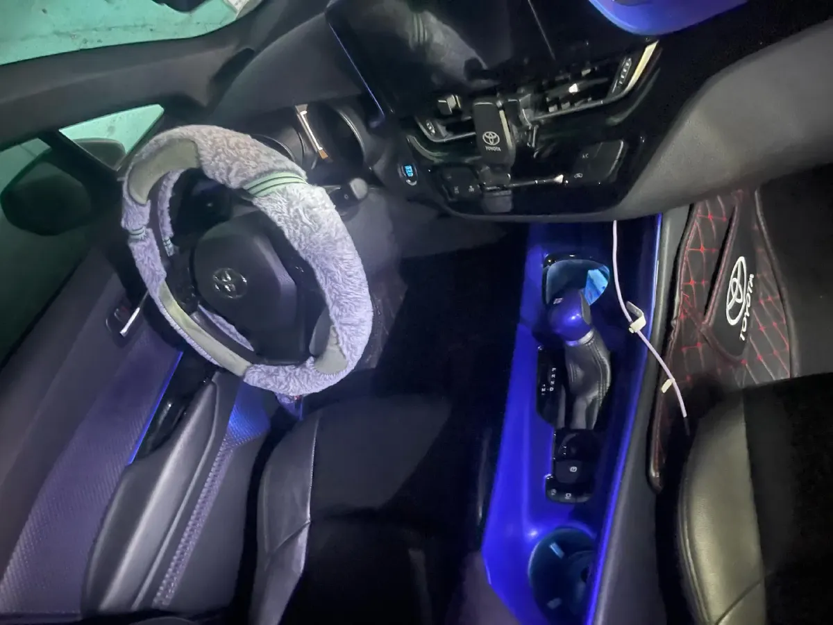 2018 Toyota C-HR 2.0L 171HP L4 CVT,autocango,china used car exporter,china ev exporter,chinese used car exporter,chinese used ev exporter