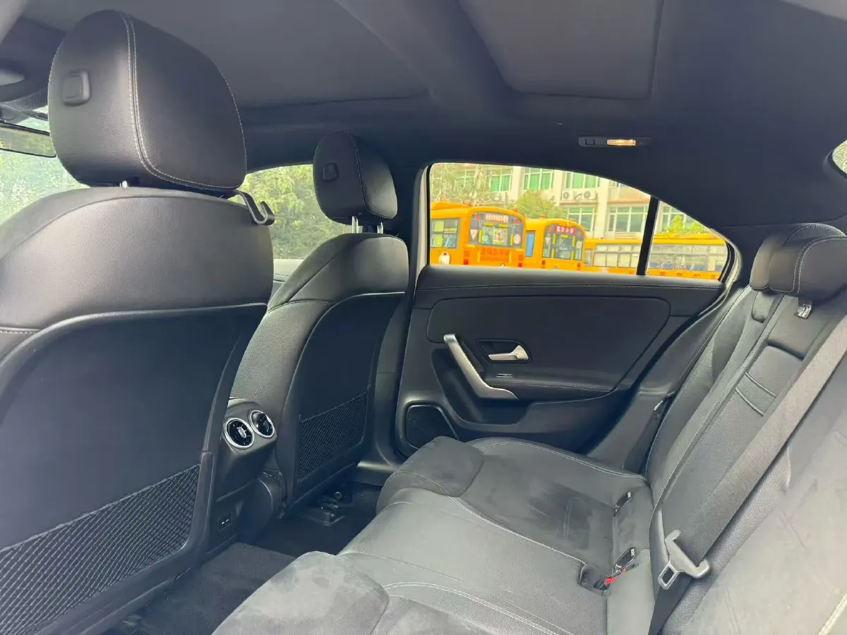 2020 Mercedes-Benz A Class 1.3T 136HP L4 7DCT,autocango,china used car exporter,china ev exporter,chinese used car exporter,chinese used ev exporter